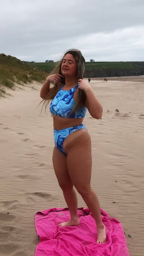 Get Wavy 90s High Leg Bottoms