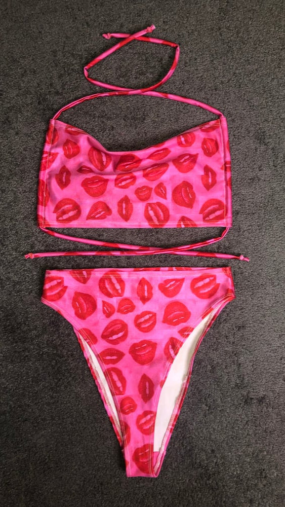 Kiss On The Lips 90s High Leg Bottoms